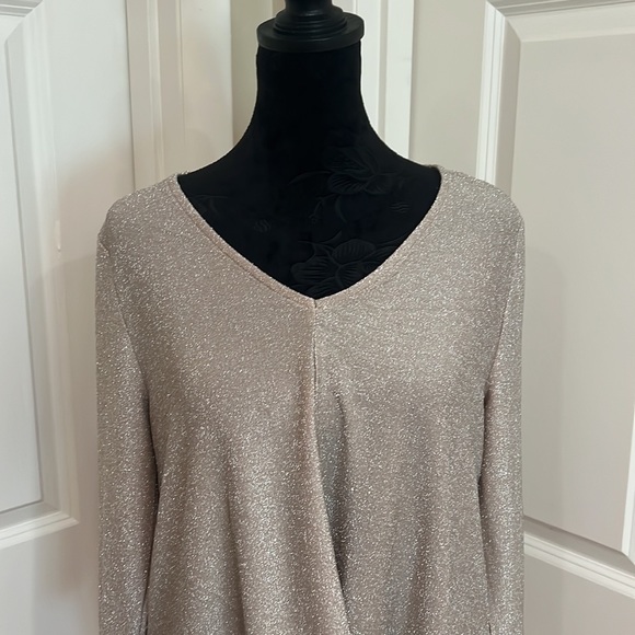 Chloe & Jasmine, women’s, M, 3/4 length sleeve blouse. Gold with glitter accent. - Picture 2 of 5